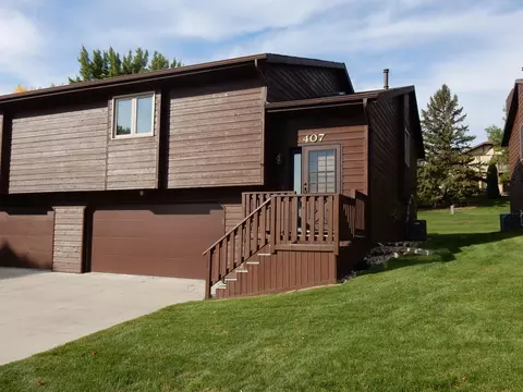 407 E Brandon Dr, Bismarck, ND 58503 photo 1