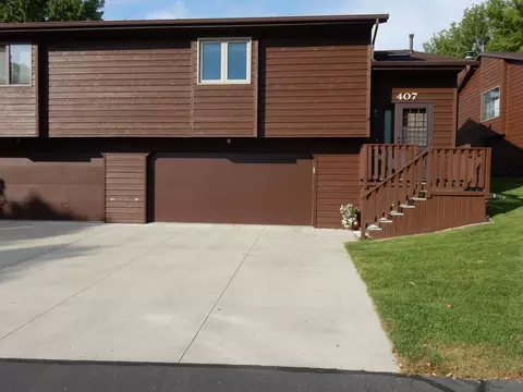 407 E Brandon Dr, Bismarck, ND 58503 photo 3