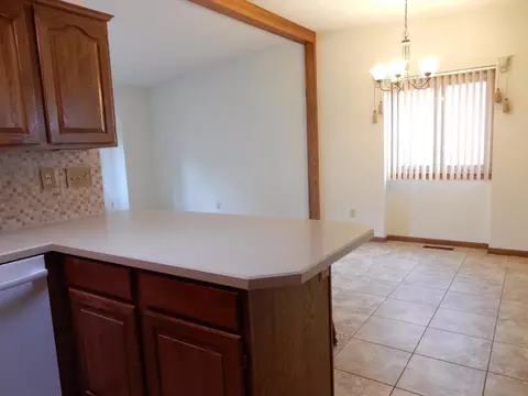 407 E Brandon Dr, Bismarck, ND 58503 photo 8