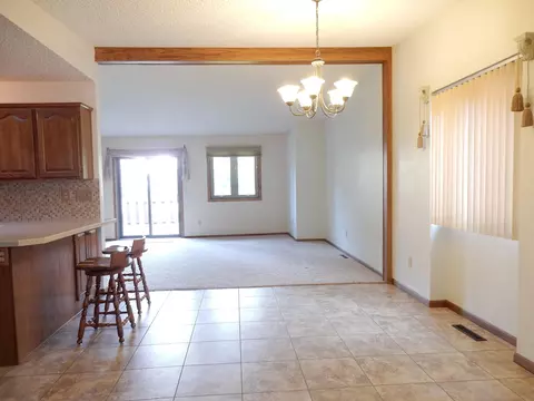 407 E Brandon Dr, Bismarck, ND 58503 photo 5