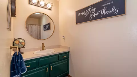 703 Calgary Ave, Bismarck, ND 58503 photo 27