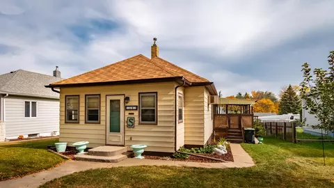 402 2nd Ave NE, Mandan, ND 58554 photo 1