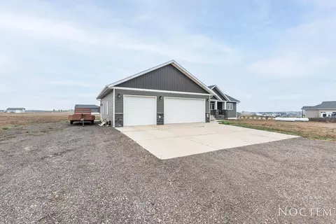 2483 Eugene Dr N, Mandan, ND 58554 photo 3