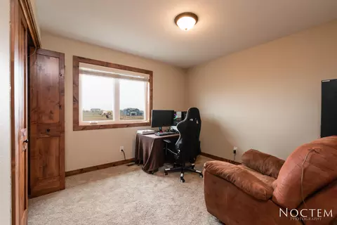 2483 Eugene Dr N, Mandan, ND 58554 photo 20