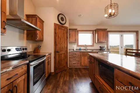 2483 Eugene Dr N, Mandan, ND 58554 photo 10