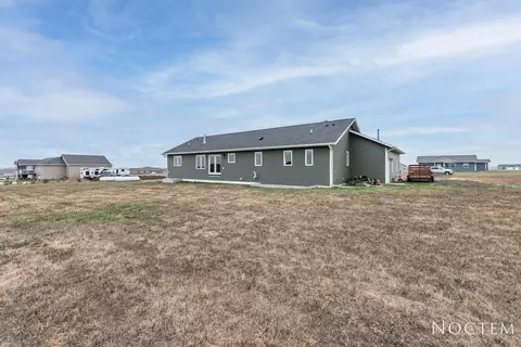 2483 Eugene Dr N, Mandan, ND 58554 photo 6