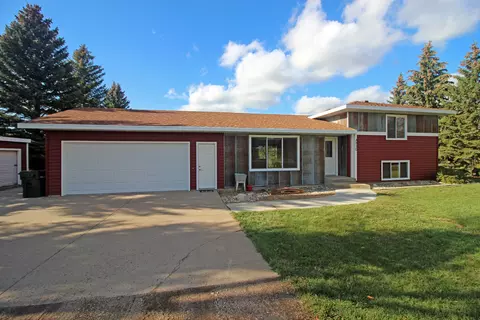 4830 E Roundup Rd, Bismarck, ND 58503 photo 1