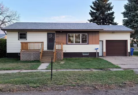 405 Chaffee Row, Beulah, ND 58523 photo 1
