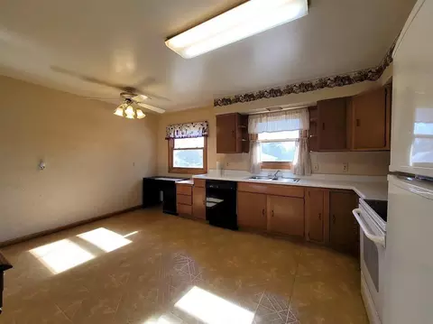 405 Chaffee Row, Beulah, ND 58523 photo 5