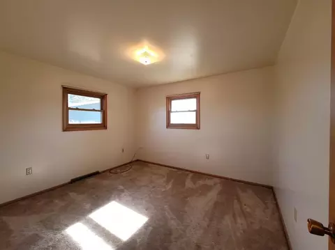 405 Chaffee Row, Beulah, ND 58523 photo 11