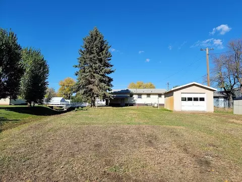 405 Chaffee Row, Beulah, ND 58523 photo 2