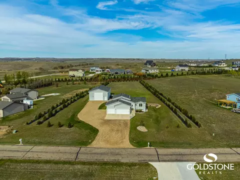 200 90th Ave NE, Bismarck, ND 58503 photo 2