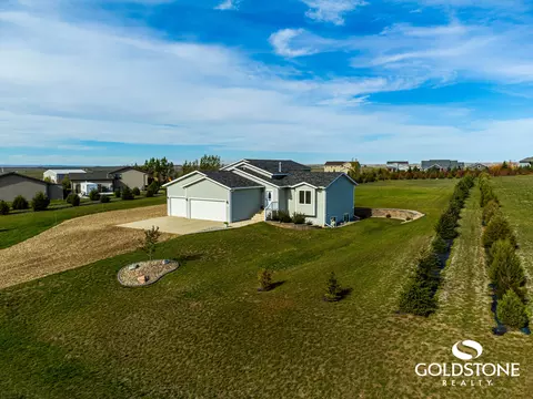 200 90th Ave NE, Bismarck, ND 58503 photo 4