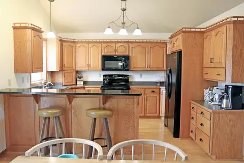 769 Munich Dr, Bismarck, ND 58504 photo 6