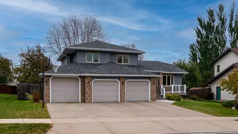 2019 Thompson St, Bismarck, ND 58501 photo 2
