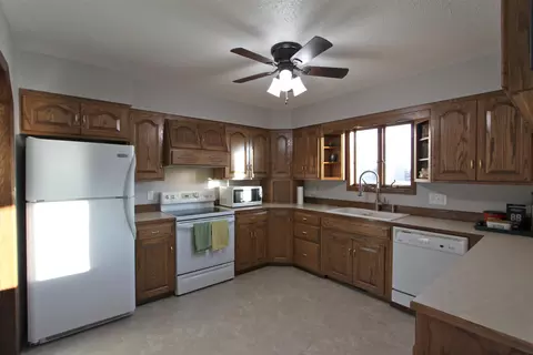 6529 Star Ln, Bismarck, ND 58503 photo 7