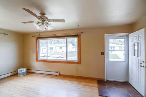 1005 6th St NW, Mandan, ND 58554 photo 4