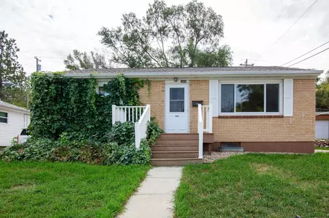 1005 6th St NW, Mandan, ND 58554 photo 3