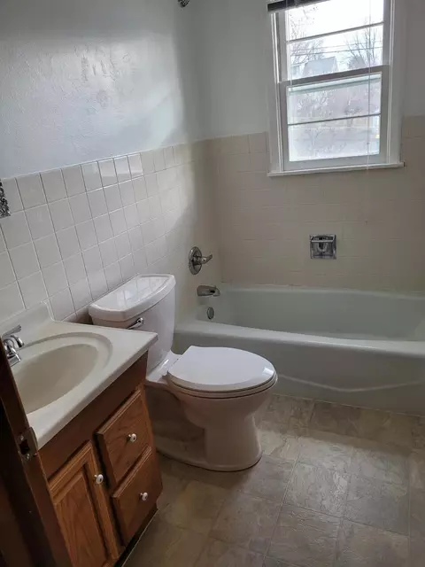 509 19th St, Bismarck, ND 58501 photo 12