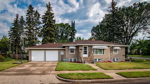 220 Arikara Ave, Bismarck, ND 58501 photo 2