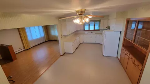 708 5th St NW, Mandan, ND 58554 photo 6