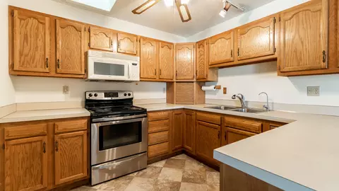 2125 E Capitol Ave, Bismarck, ND 58501 photo 2