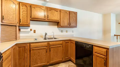 2125 E Capitol Ave, Bismarck, ND 58501 photo 3