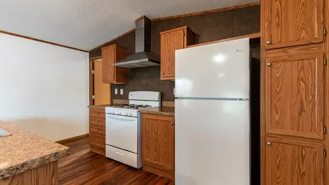 4230 Claridge Loop, Bismarck, ND 58503 photo 3