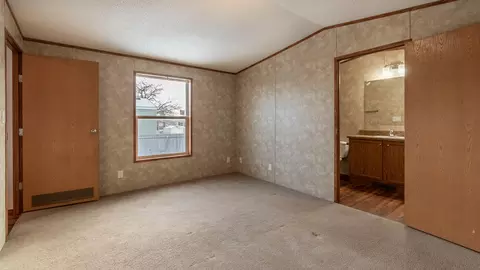 4230 Claridge Loop, Bismarck, ND 58503 photo 11