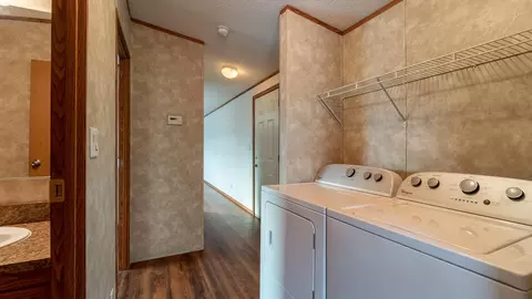 4230 Claridge Loop, Bismarck, ND 58503 photo 12
