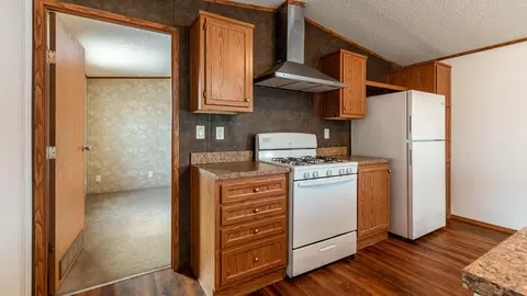 4230 Claridge Loop, Bismarck, ND 58503 photo 2