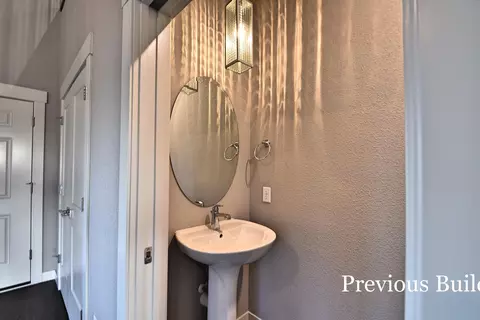 1012 Select Ln, Bismarck, ND 58503 photo 18