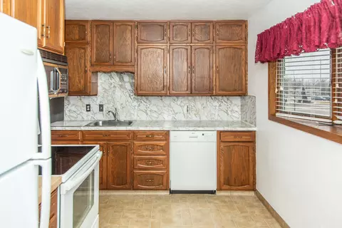408 Sunset Pl, Bismarck, ND 58504 photo 7