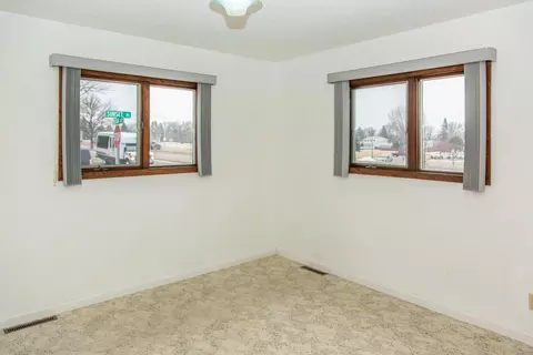 408 Sunset Pl, Bismarck, ND 58504 photo 10