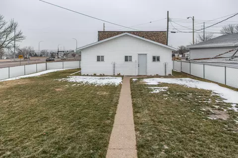 408 Sunset Pl, Bismarck, ND 58504 photo 2