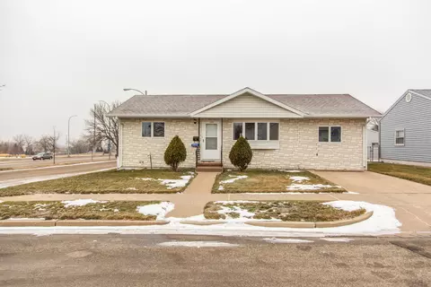 408 Sunset Pl, Bismarck, ND 58504 photo 1