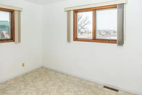 408 Sunset Pl, Bismarck, ND 58504 photo 12