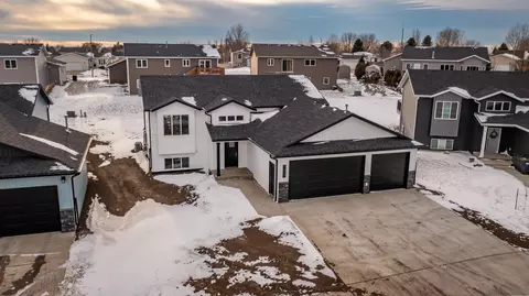 3837 Amari Loop NW, Mandan, ND 58554 photo 2
