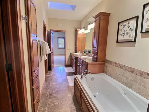 1426 Eagle Crest Loop, Bismarck, ND 58503 photo 36