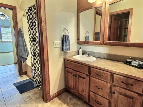 1426 Eagle Crest Loop, Bismarck, ND 58503 photo 38
