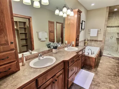 1426 Eagle Crest Loop, Bismarck, ND 58503 photo 33