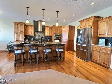 1426 Eagle Crest Loop, Bismarck, ND 58503 photo 10