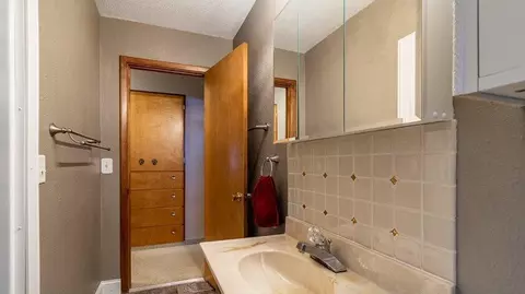 809 Tower Pl, Mandan, ND 58554 photo 26