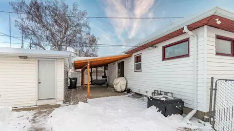 809 Tower Pl, Mandan, ND 58554 photo 3
