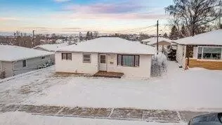 809 Tower Pl, Mandan, ND 58554 photo 1