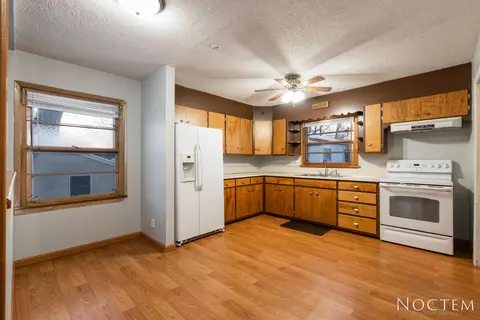 1709 E Avenue Ave E, Bismarck, ND 58501 photo 4