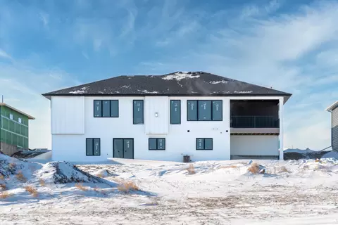 4013 Cogburn Rd, Bismarck, ND 58503 photo 2