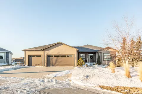 3900 Poseidon Loop, Bismarck, ND 58504 photo 2