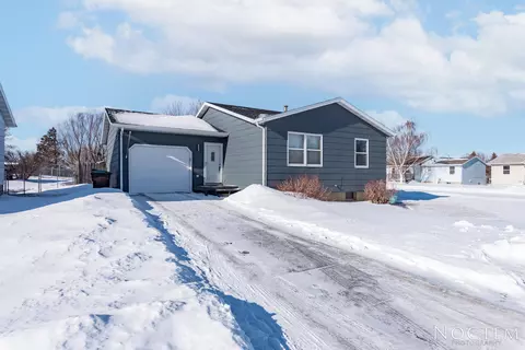 19 Custer Dr, Lincoln, ND 58504 photo 2