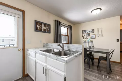 19 Custer Dr, Lincoln, ND 58504 photo 11
